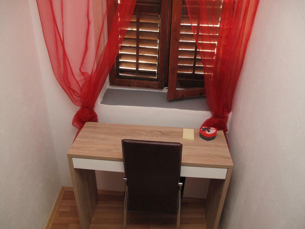 Illy City Centre Apartment Шибеник Екстер'єр фото