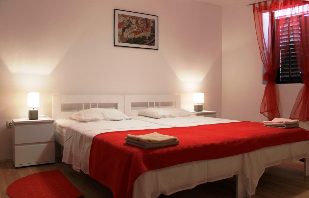 Illy City Centre Apartment Шибеник Екстер'єр фото