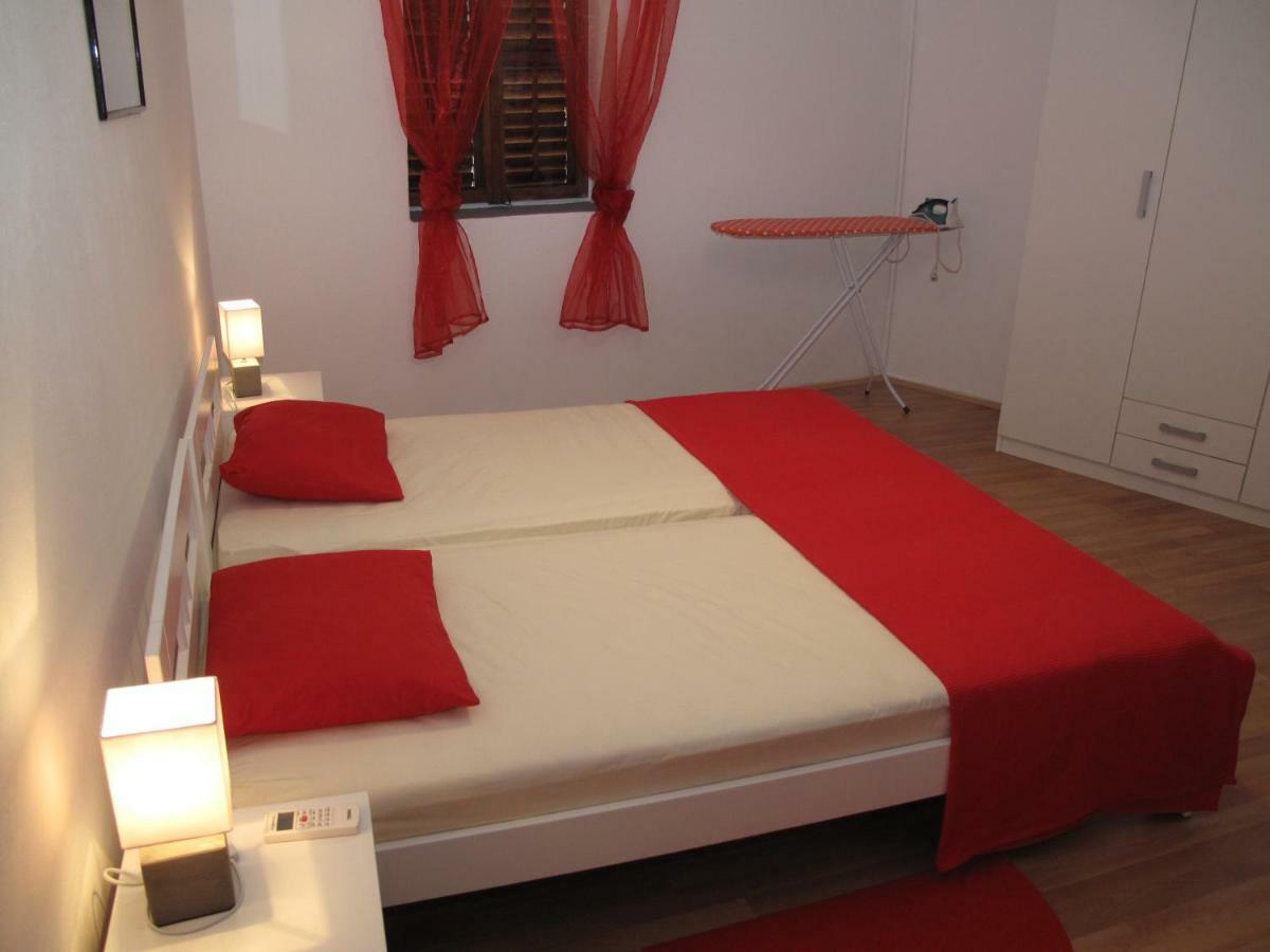 Illy City Centre Apartment Шибеник Екстер'єр фото